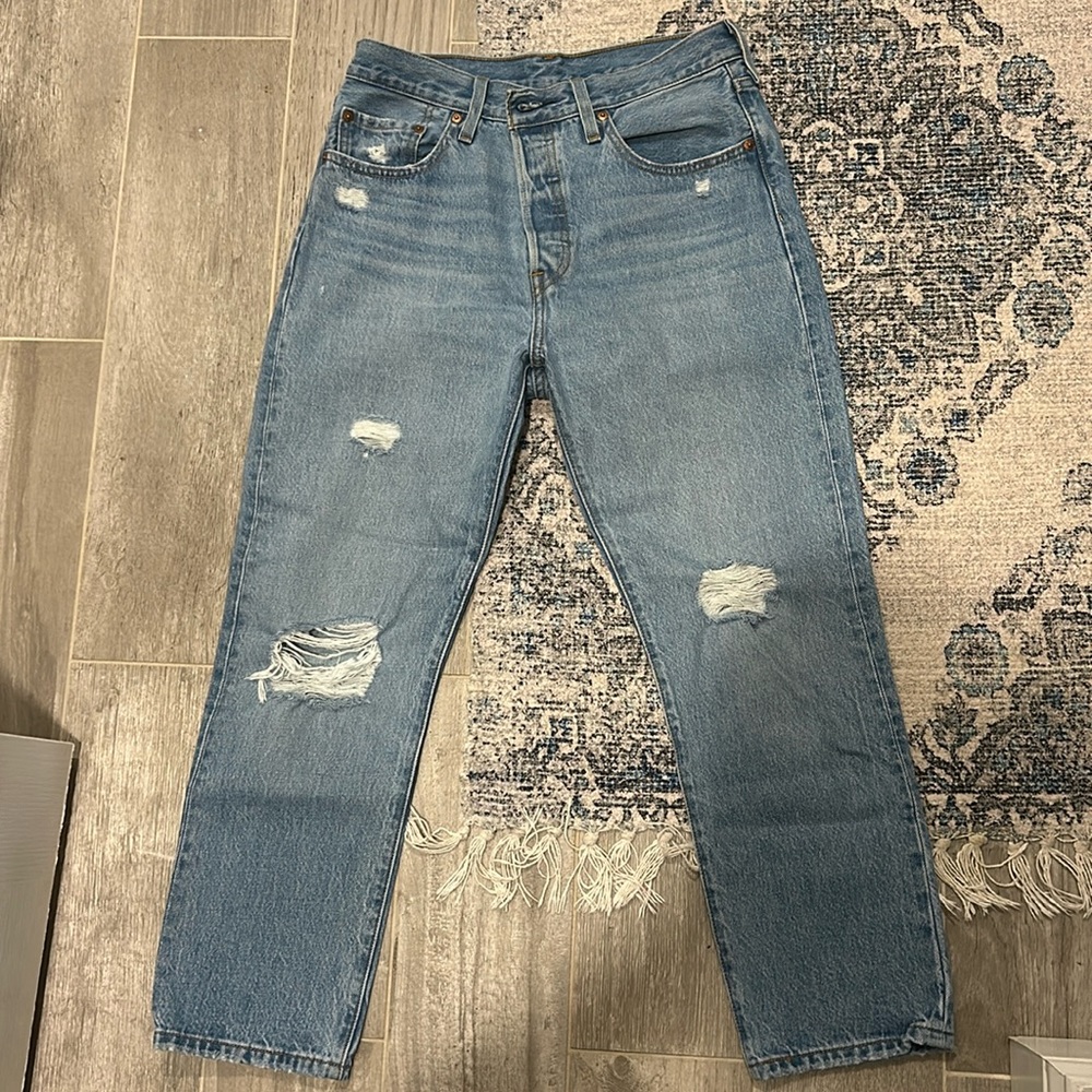 Light Wash Levi’s Jeans
